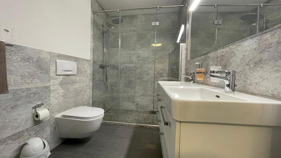 Rheinstream Guesthouse Basel Exterior photo
